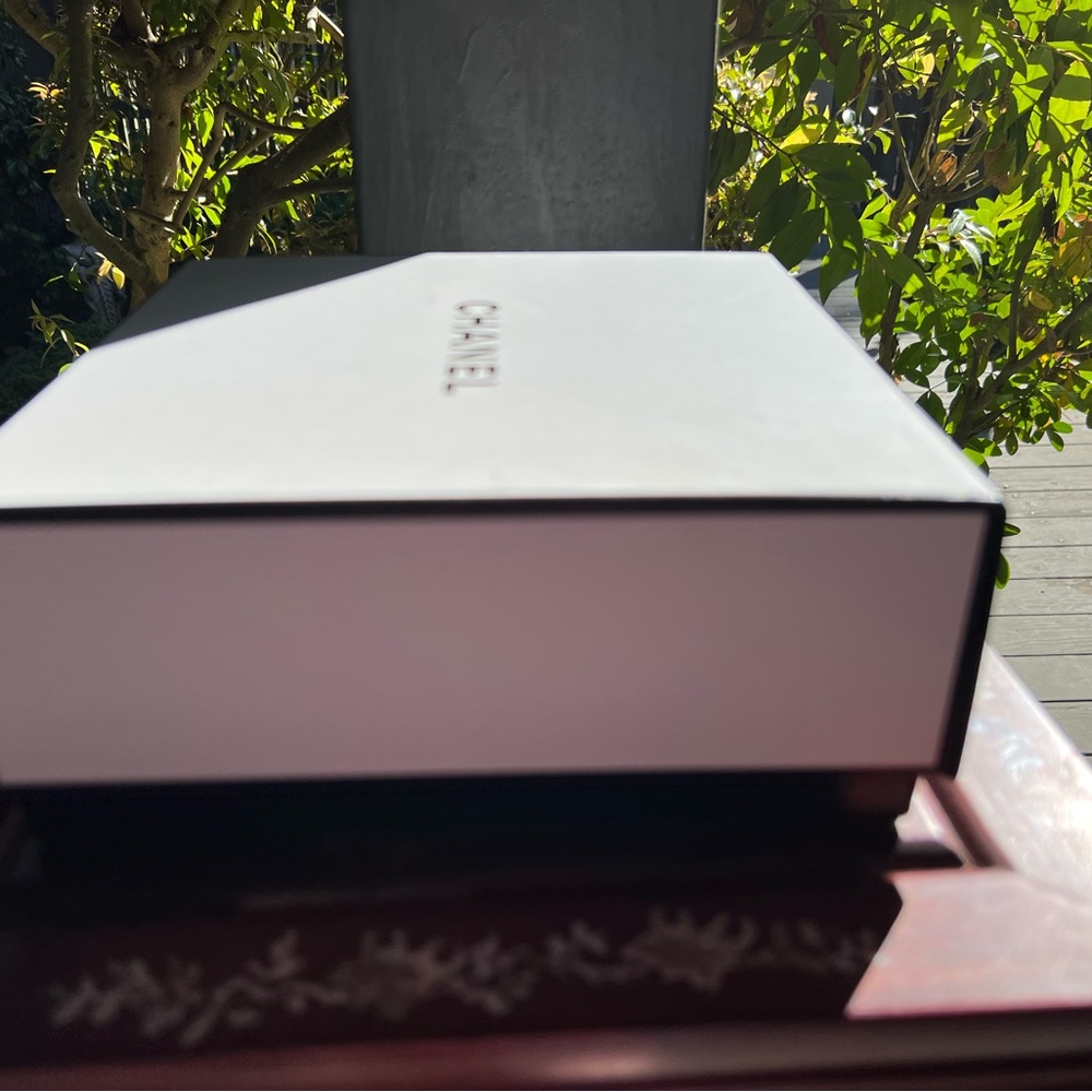Chanel Gift Box - Picture 3 of 6